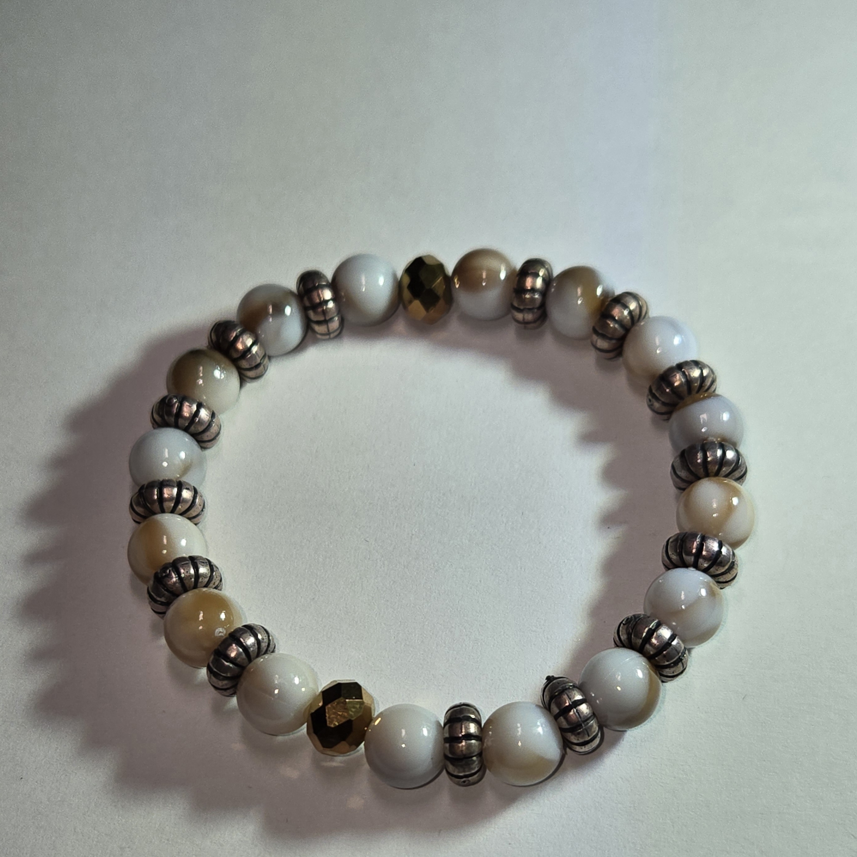 Chic Beaded Bracelet In Cream And Gold